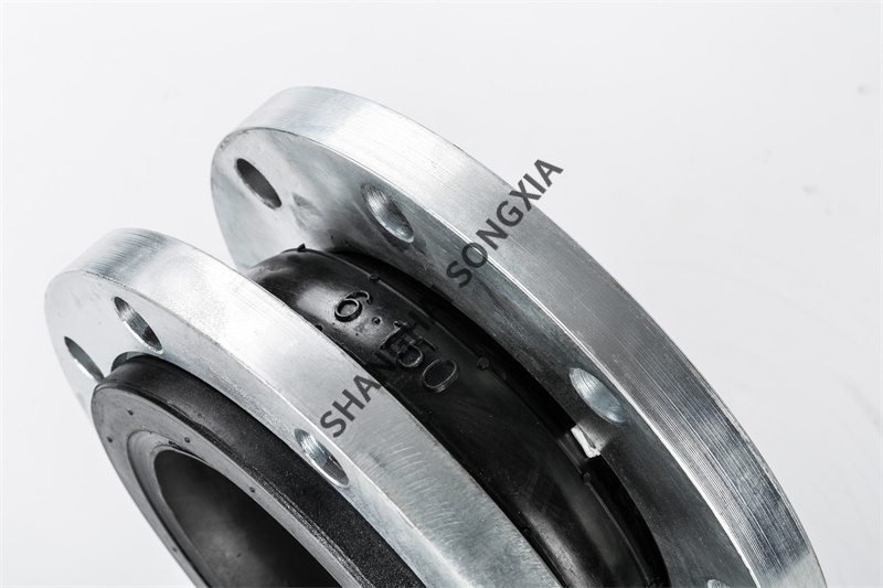 DN150閥門(mén)配套橡膠接頭為何是黑色的？